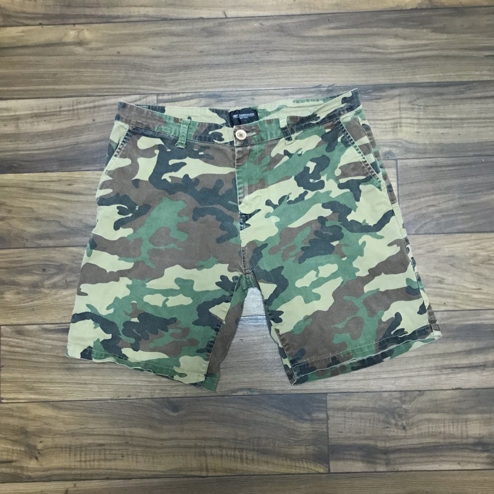 Obey Propaganda Camo Shorts 9” Sz 33 Mens